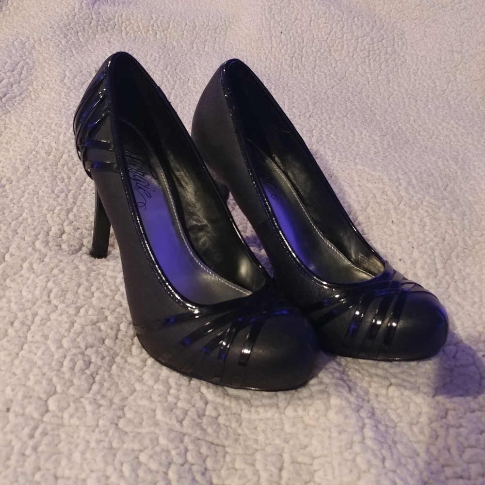 Black Fergie heels